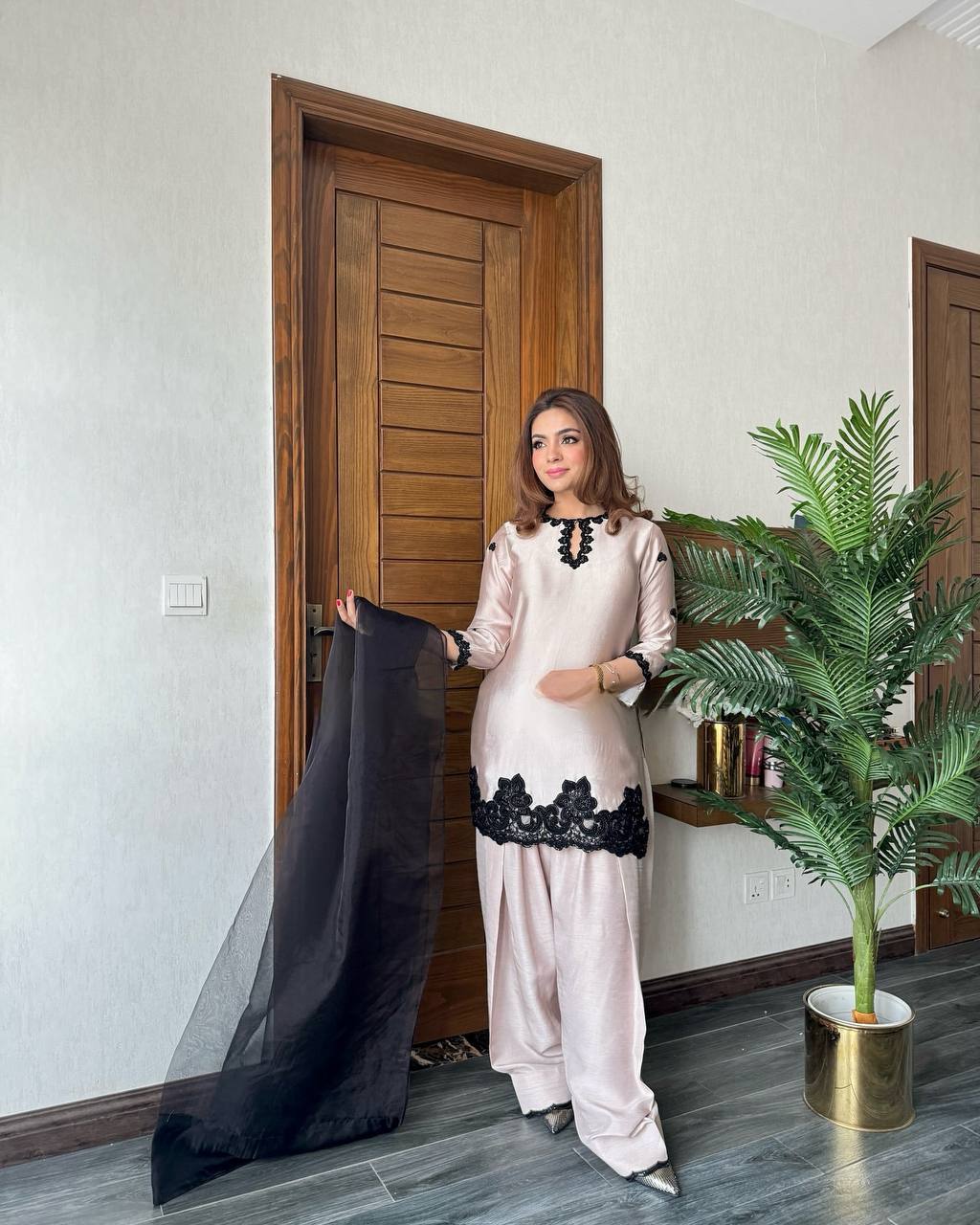 Light Pink French Crepe Thread Embroidered Kurti Set with Pant & Dupatta for Women