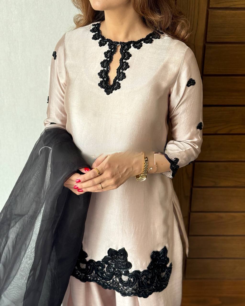 Light Pink French Crepe Thread Embroidered Kurti Set with Pant & Dupatta for Women