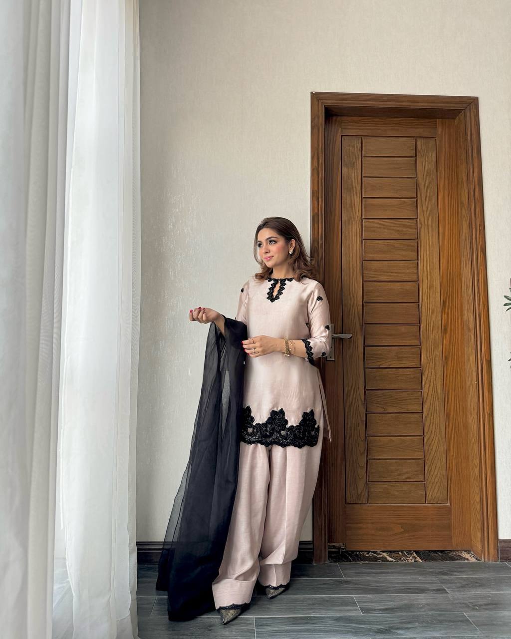 Light Pink French Crepe Thread Embroidered Kurti Set with Pant & Dupatta for Women