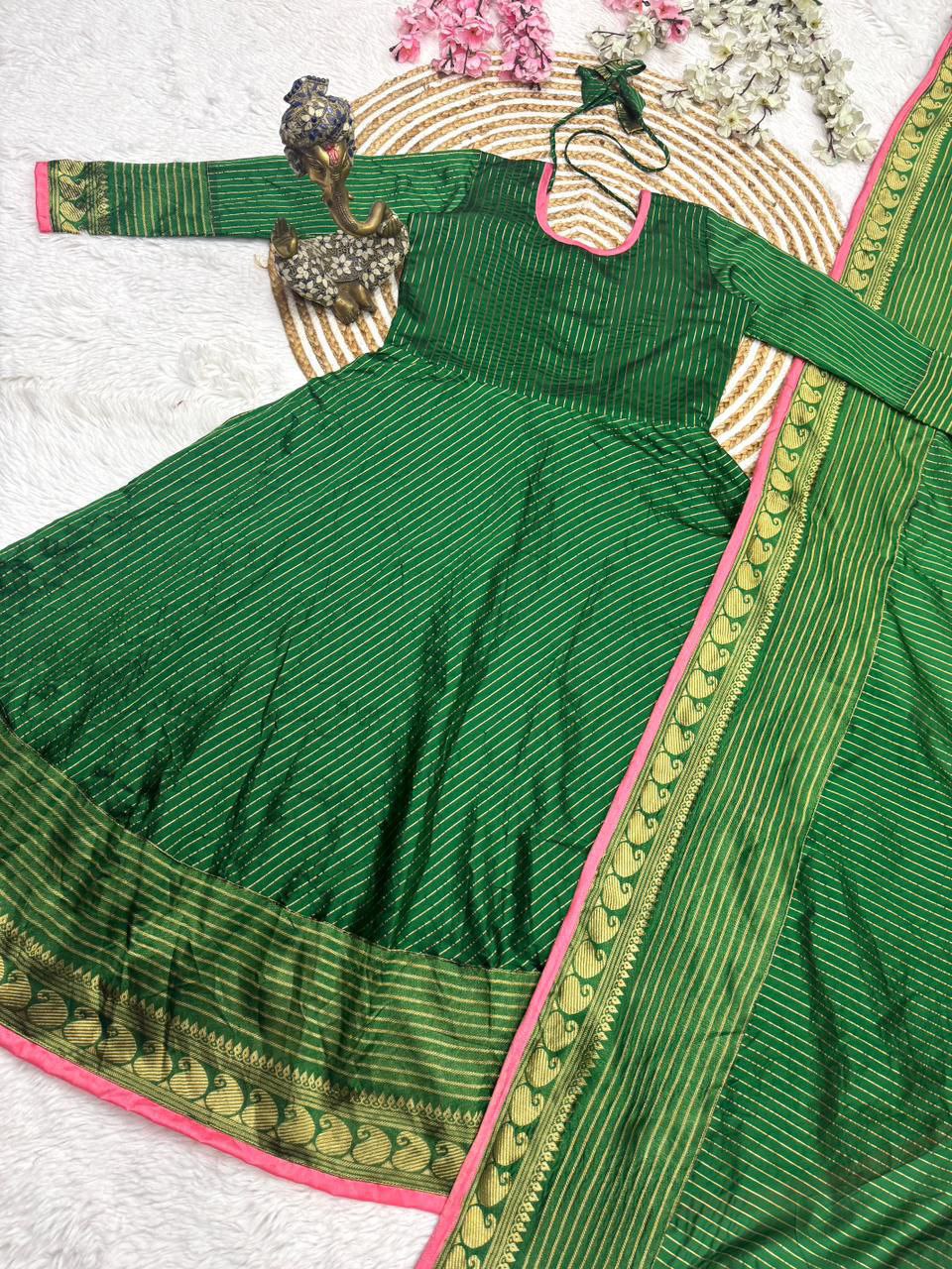 Kota Banarasi  Ethnic Set with Jacquard Zari Work & Lace Dupatta.